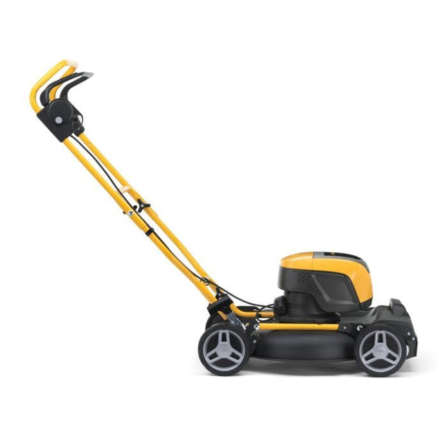 Batteridriven gräsklippare Multiclip 547 AE Kit